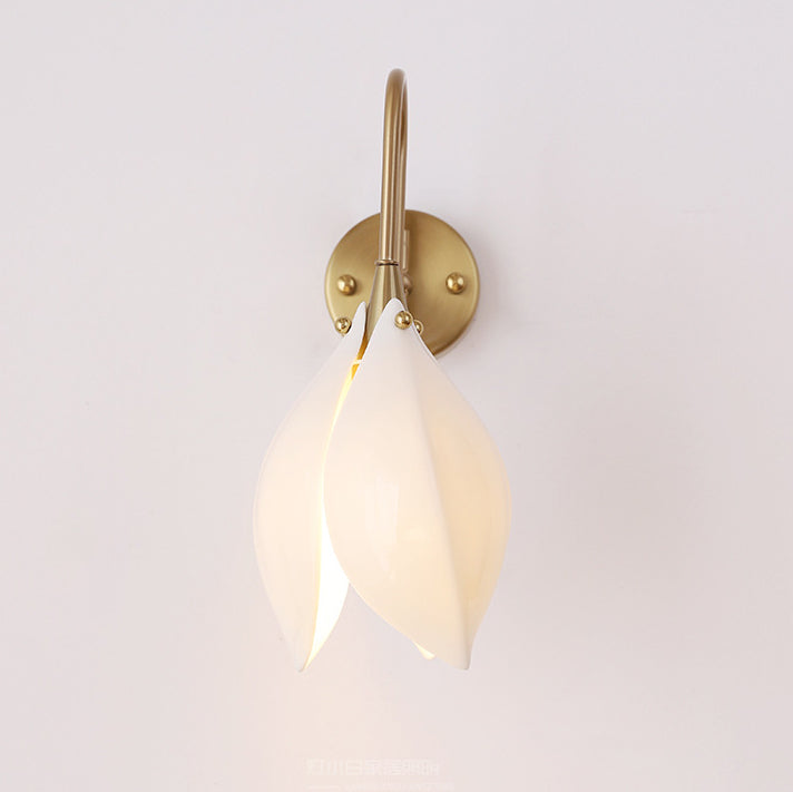Curved Pole Flower Petal Wall Lamp
