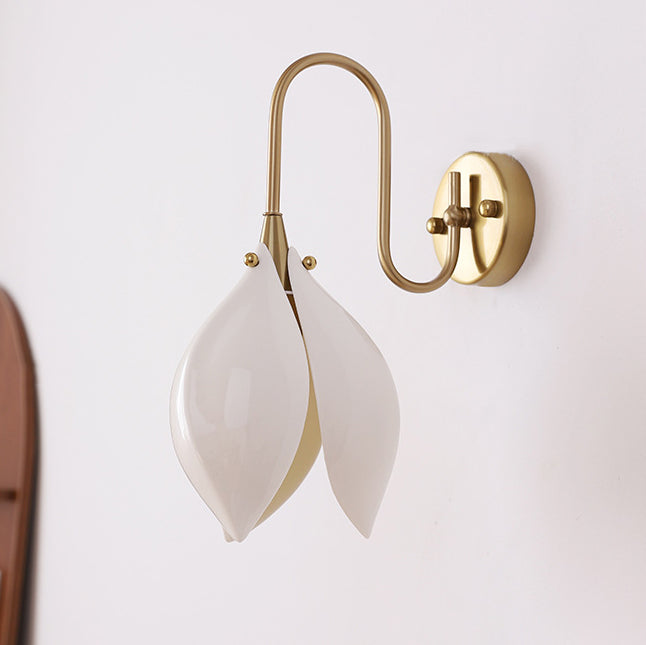 Curved Pole Flower Petal Wall Lamp