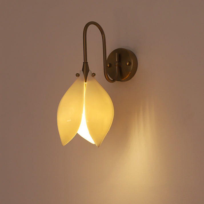 Curved Pole Flower Petal Wall Lamp