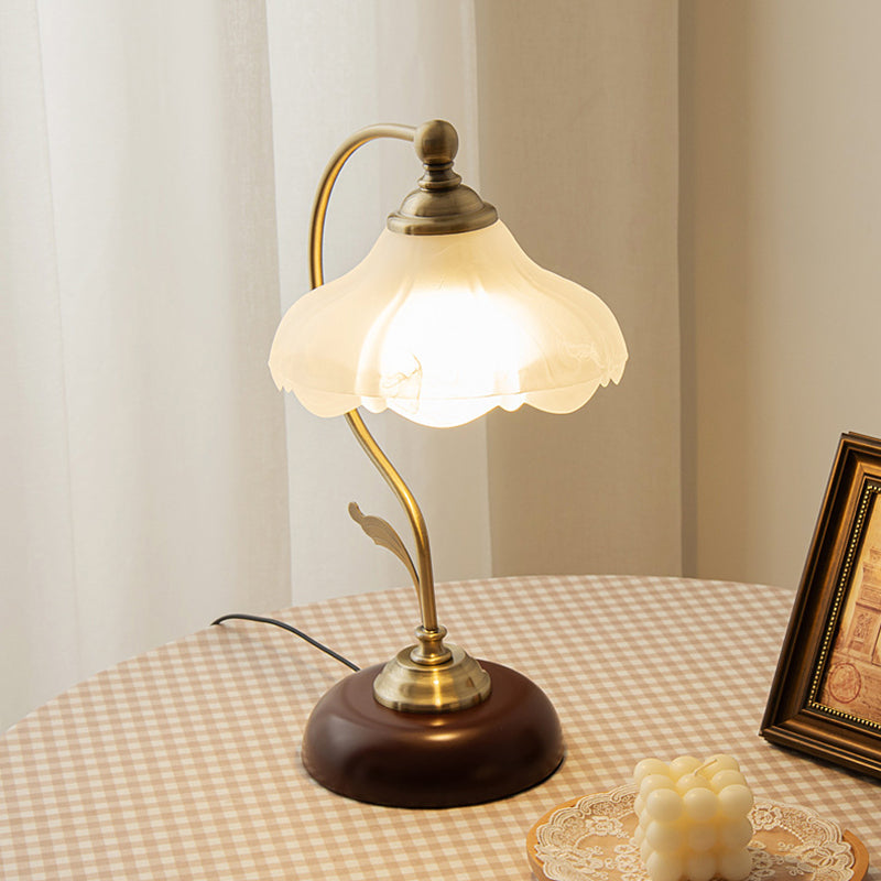 Curved Pole Flower Hardware Table Lamp