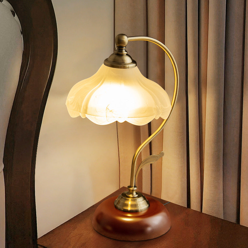 Curved Pole Flower Hardware Table Lamp