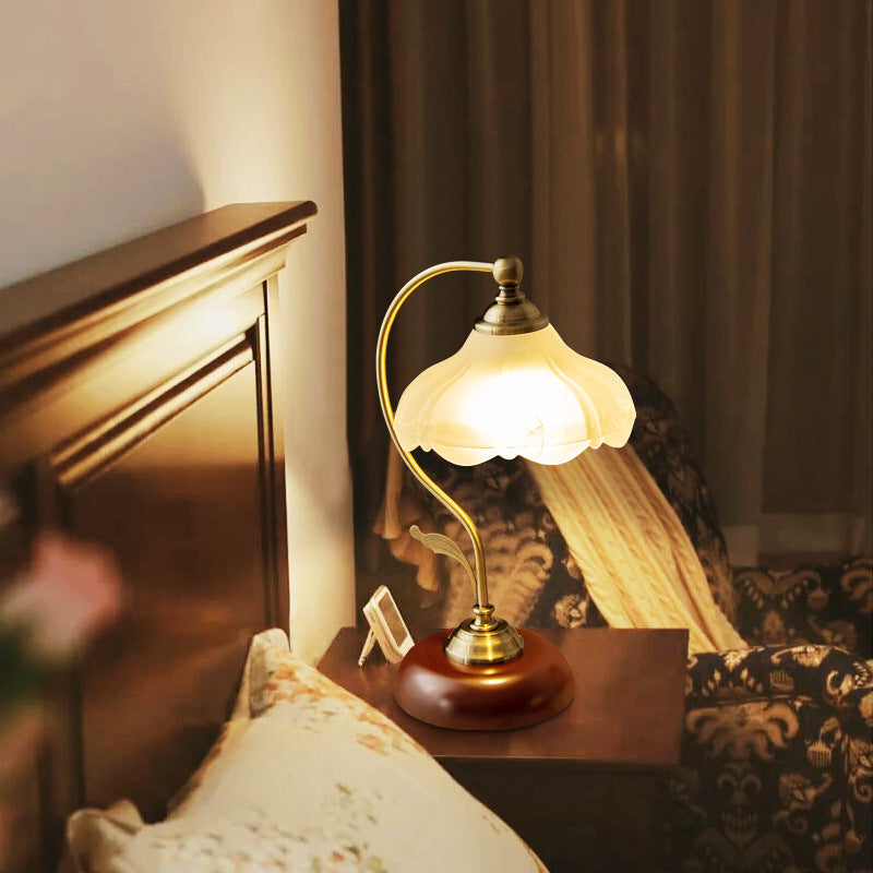 Curved Pole Flower Hardware Table Lamp