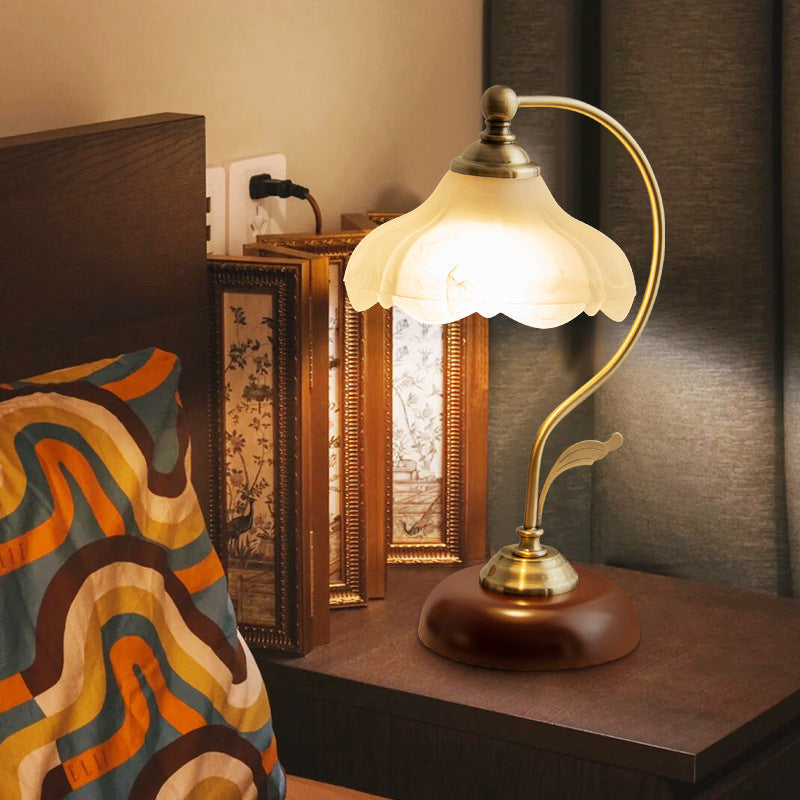 Curved Pole Flower Hardware Table Lamp