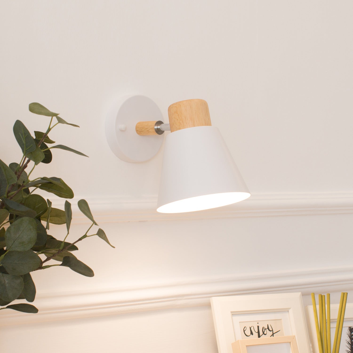 Round Horn Shape Wooden Wall Lamp