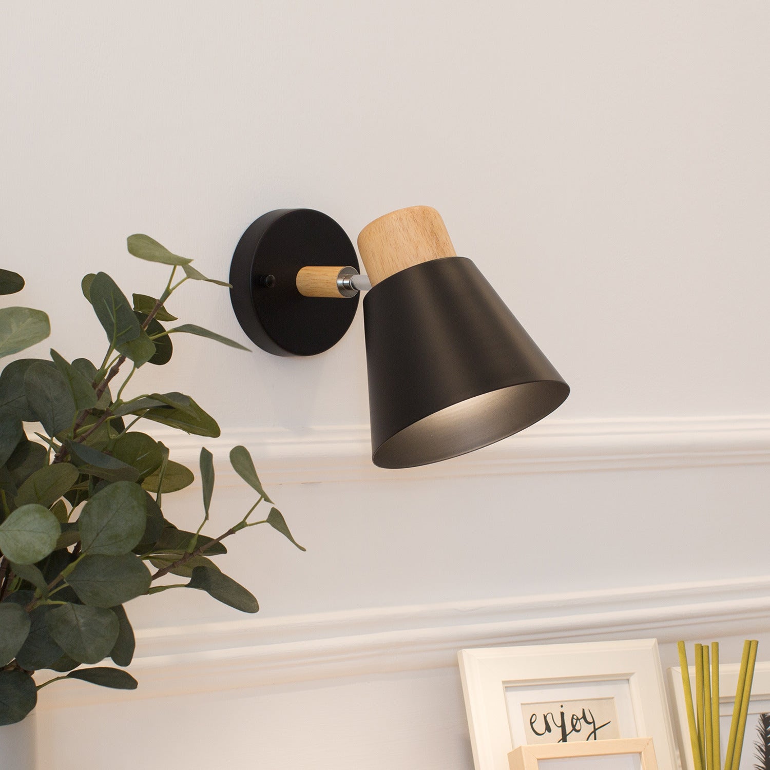 Round Horn Shape Wooden Wall Lamp