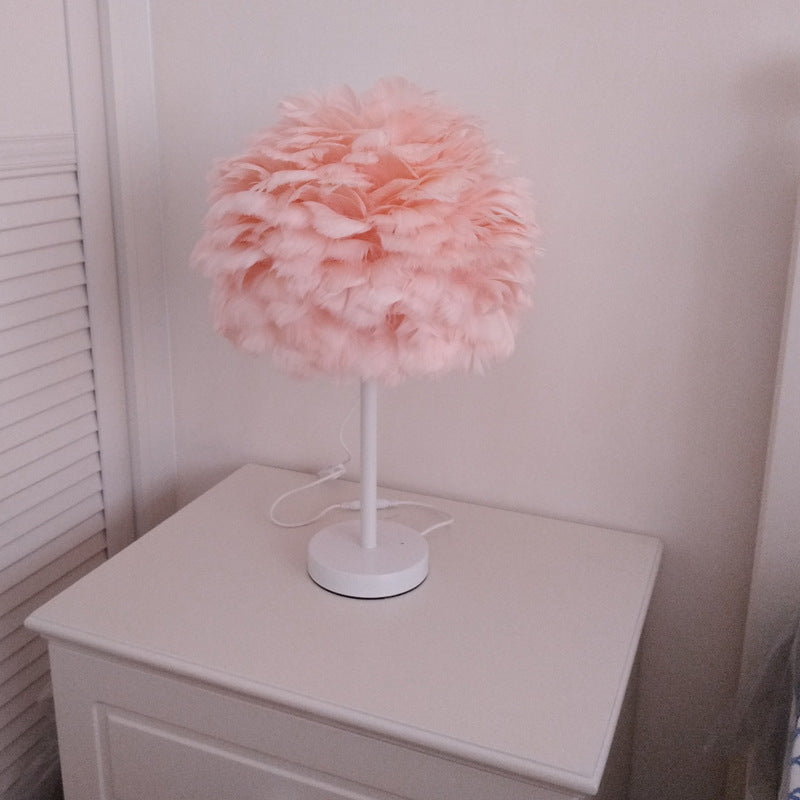 Oval Iron Feather Living Table Lamp