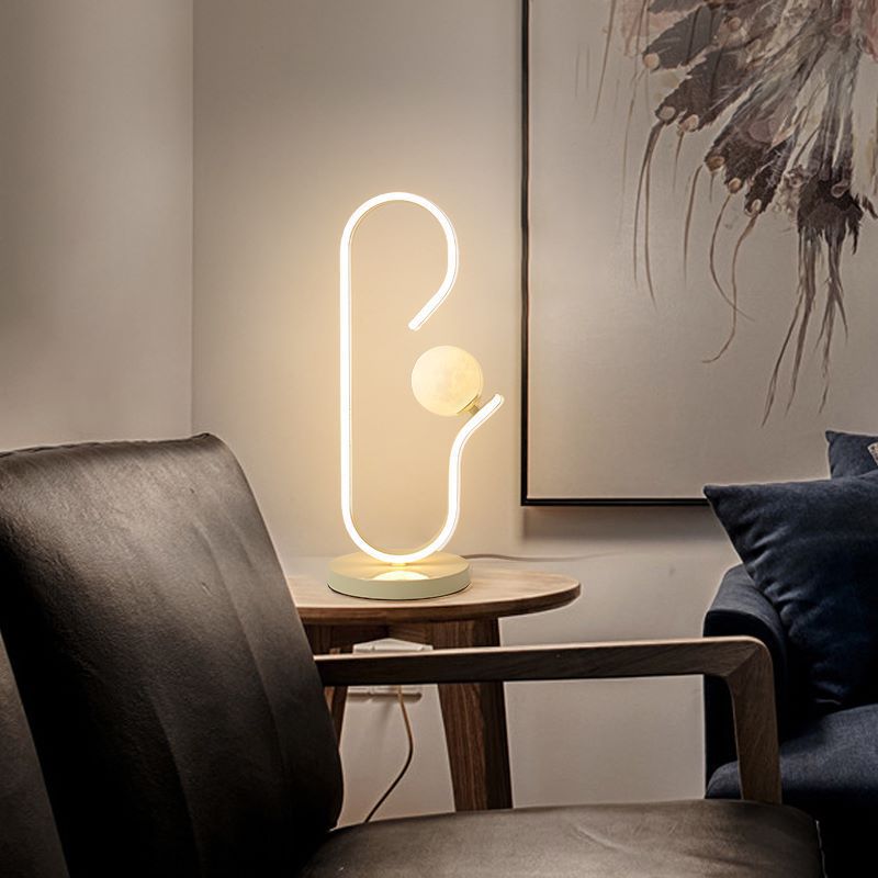 Decorative Curved Line Iron Table Lamp
