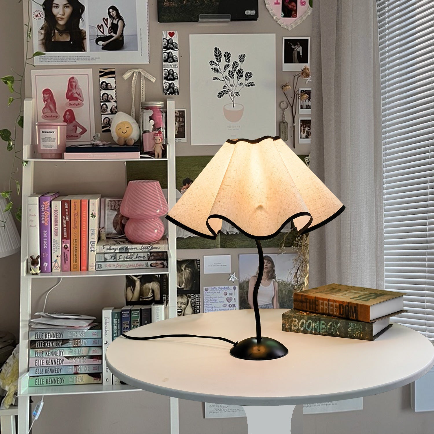 Umbrella Shaped Petal Irregular Table Lamp