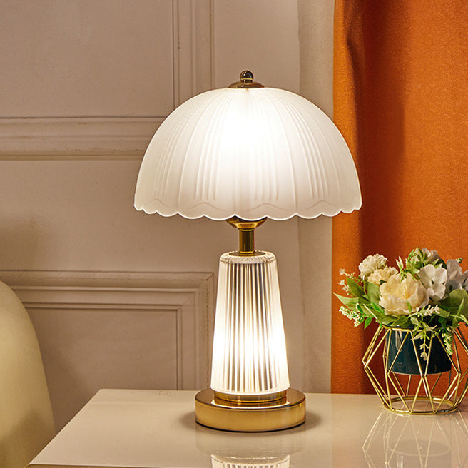Round Petal Shape Iron Table Lamp