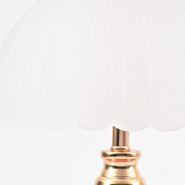 Half Dome Flower Globe Table Lamp