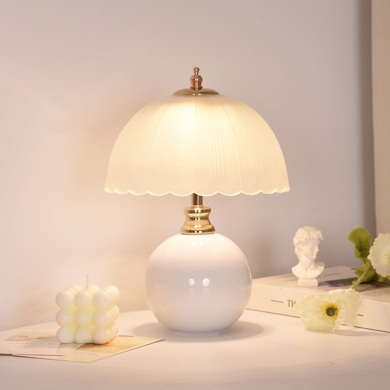 Half Dome Flower Globe Table Lamp