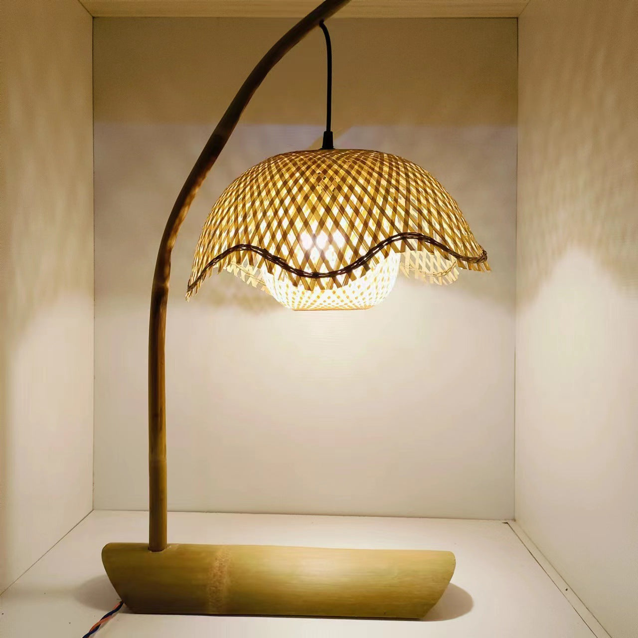 Lotus Shape Bamboo Bedroom Table Lamp
