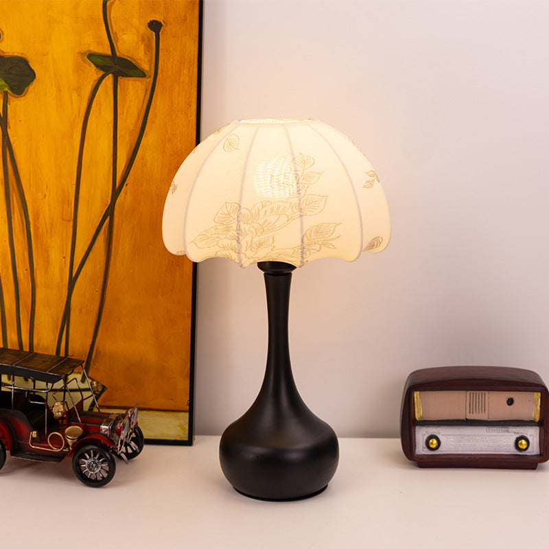 Iron Fabric Dome Leaves Table Lamp
