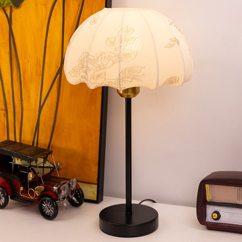Iron Fabric Dome Leaves Table Lamp