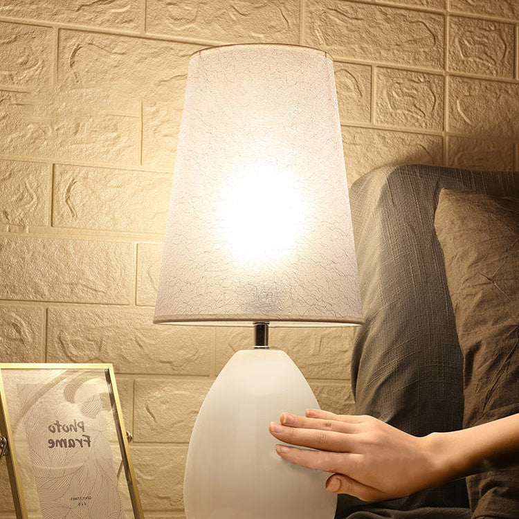 Trapezoidal Crack Fabric Iron Table Lamp