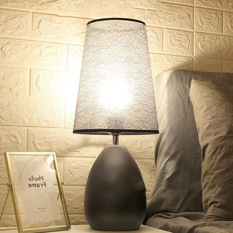 Trapezoidal Crack Fabric Iron Table Lamp