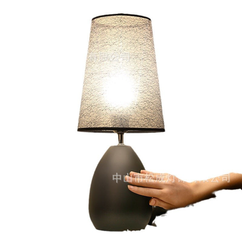Trapezoidal Crack Fabric Iron Table Lamp