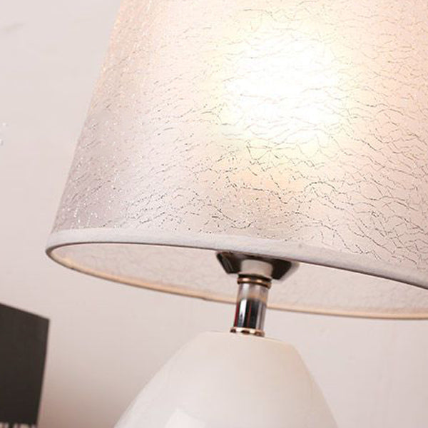 Trapezoidal Crack Fabric Iron Table Lamp