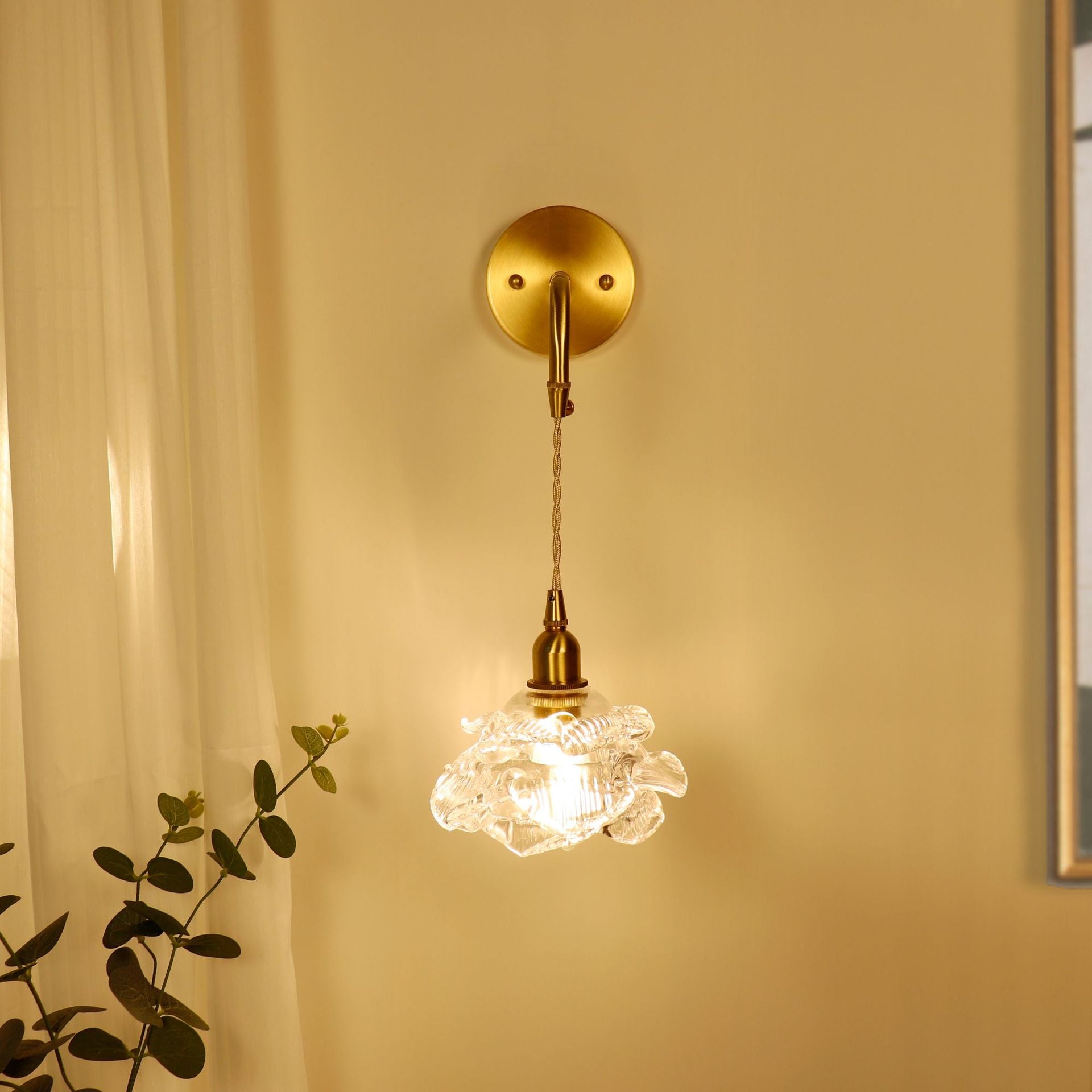 Rose Glass Brass Living Wall Lamp