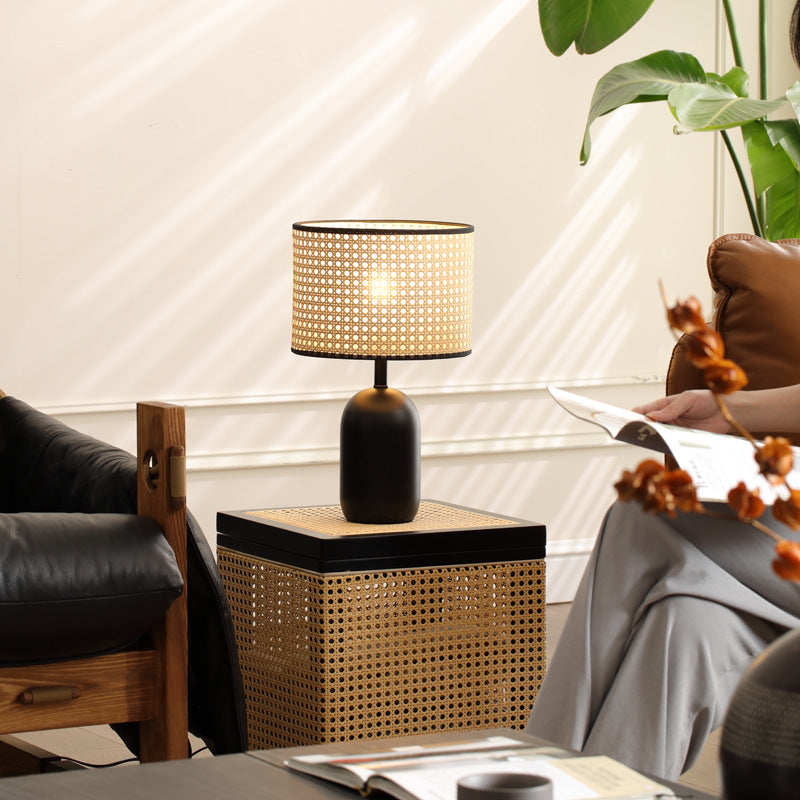 Weave Rattan Drum Shape Table Lamp