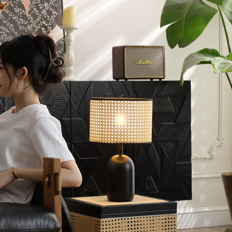 Weave Rattan Drum Shape Table Lamp