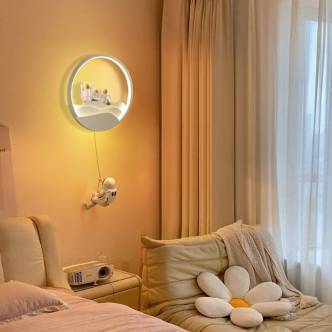 Kids Astronaut Rotating Lunar Wall Lamp