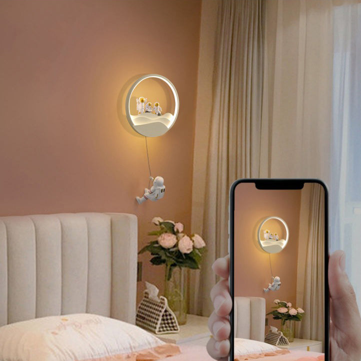Kids Astronaut Rotating Lunar Wall Lamp