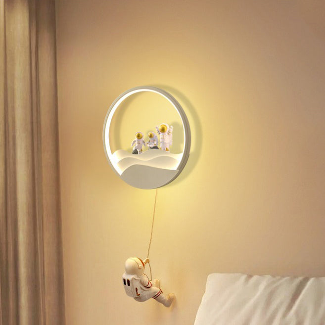 Kids Astronaut Rotating Lunar Wall Lamp