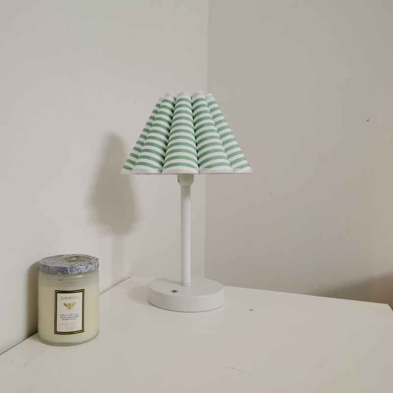 Round Petal Shaped Stem Table Lamp