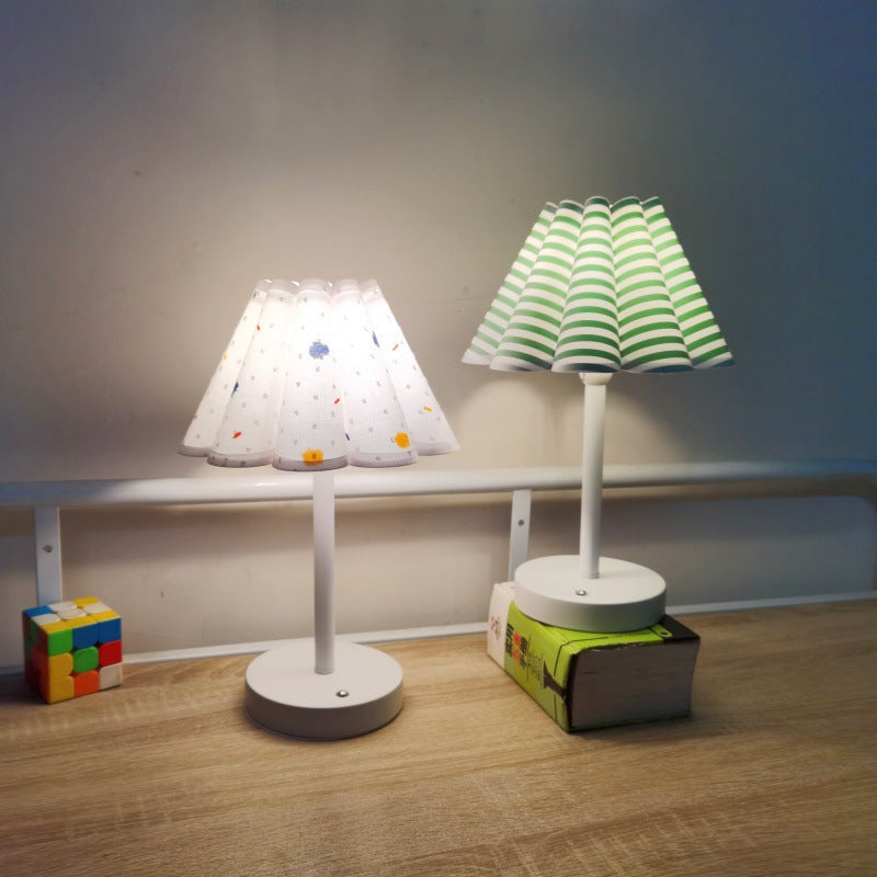 Round Petal Shaped Stem Table Lamp