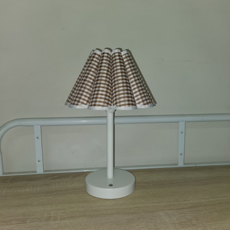 Round Petal Shaped Stem Table Lamp