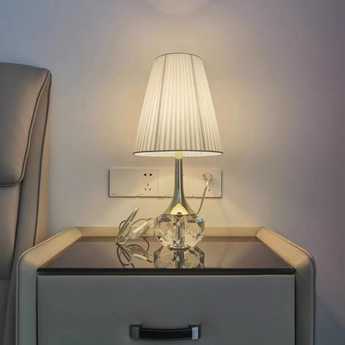 Bottle Round Pleated Hardware Table Lamp