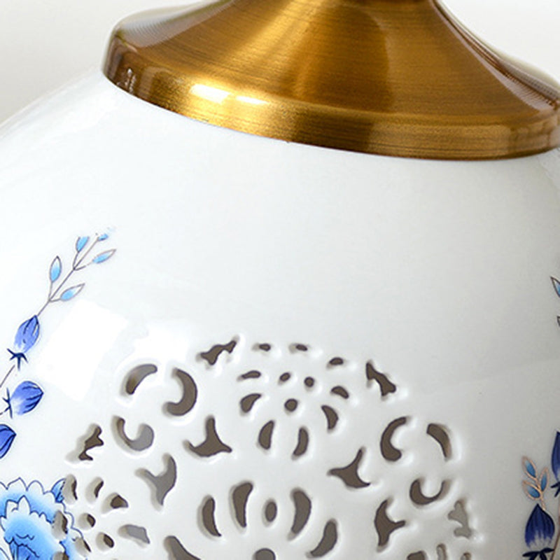 Round Ball Flower Hollowed Table Lamp