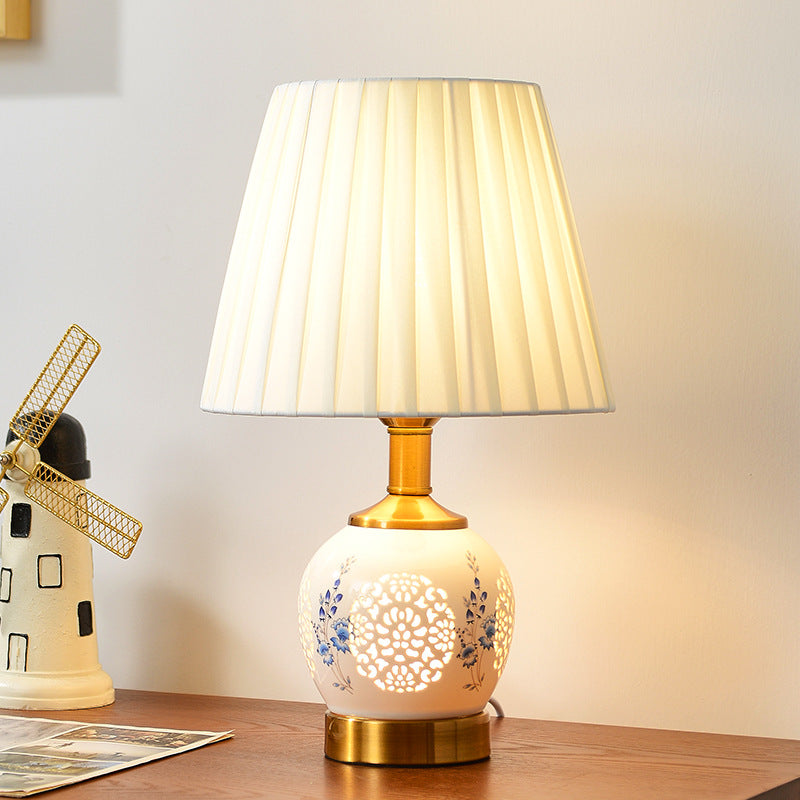 Round Ball Flower Hollowed Table Lamp