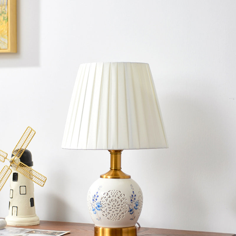 Round Ball Flower Hollowed Table Lamp