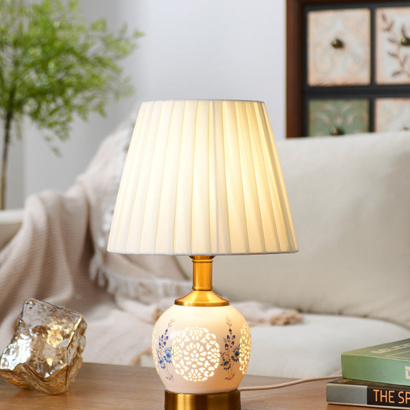 Round Ball Flower Hollowed Table Lamp