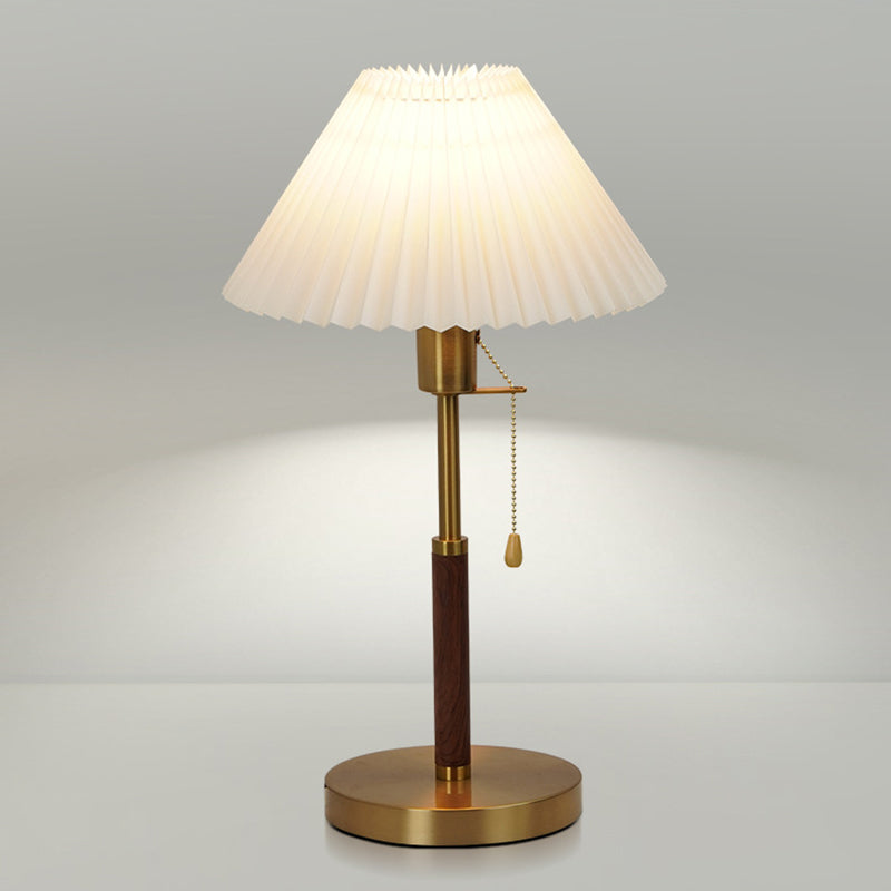 Round Pleated Iron Fabric Table Lamp