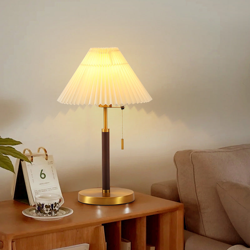 Round Pleated Iron Fabric Table Lamp