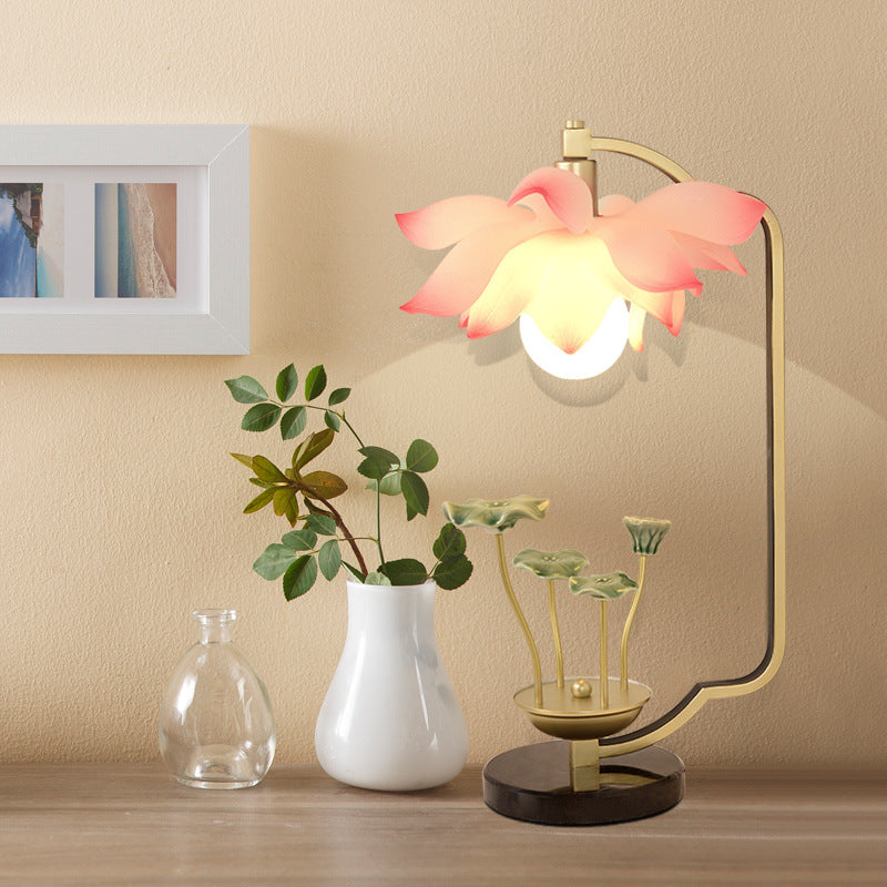 Lotus Leaf Round Resin Table Lamp