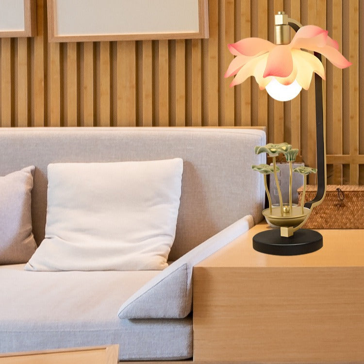 Lotus Leaf Round Resin Table Lamp