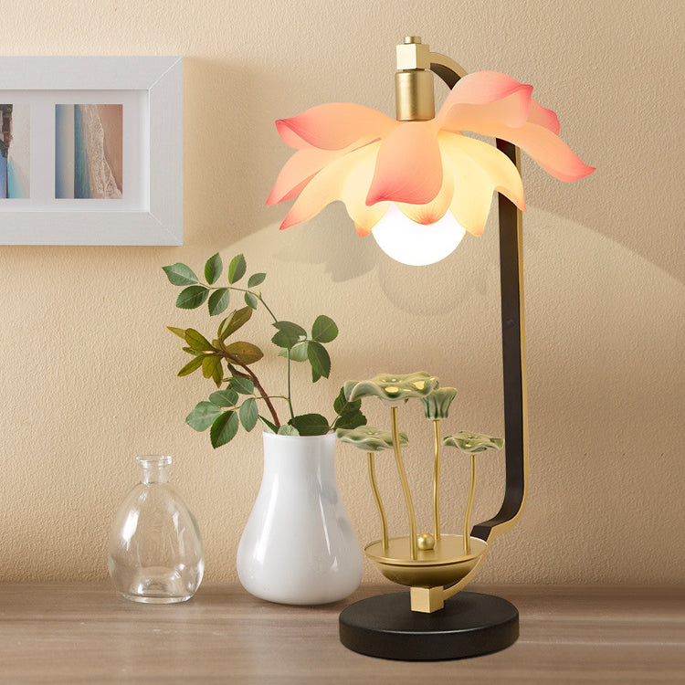 Lotus Leaf Round Resin Table Lamp