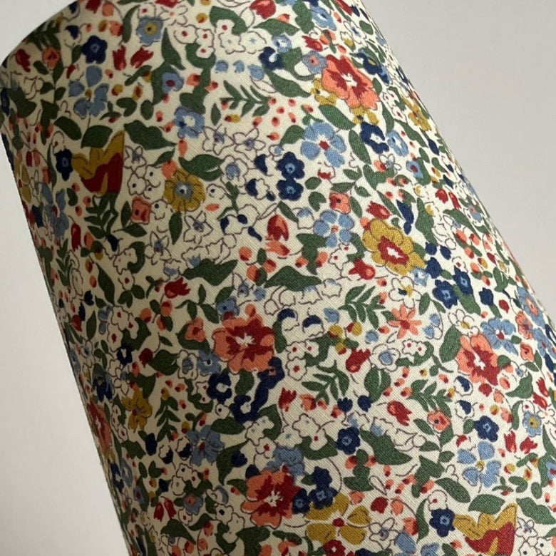 Pastoral Floral Print Fabric Table Lamp