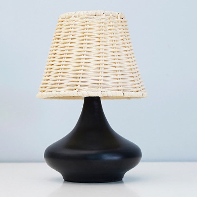 Rattan Weaving Iron Vase Table Lamp