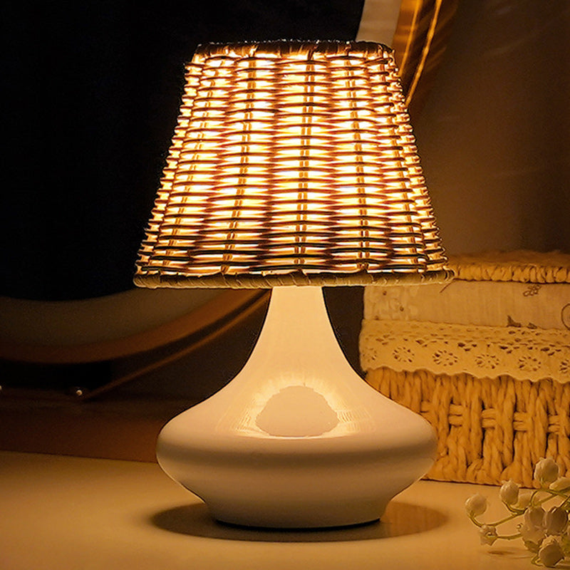 Rattan Weaving Iron Vase Table Lamp