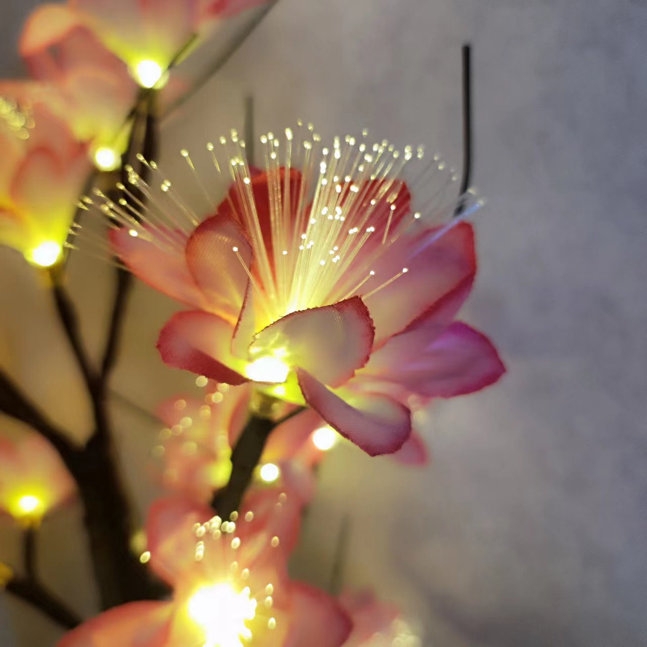 Plastic Fabric Artificial Rose Table Lamp