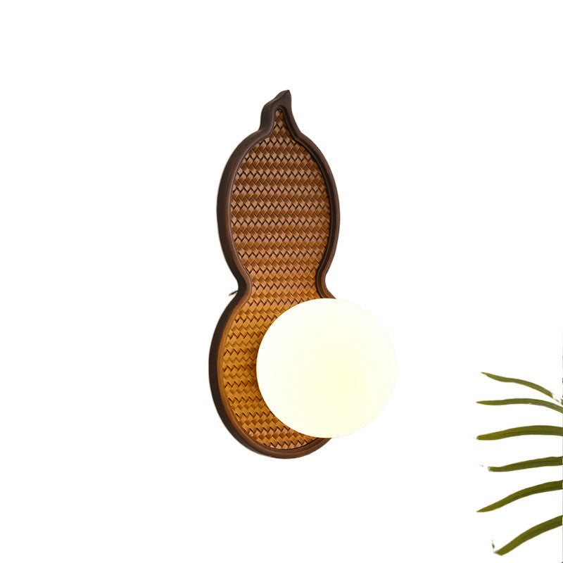 Solid Wood Pea Pod Wall Lamp