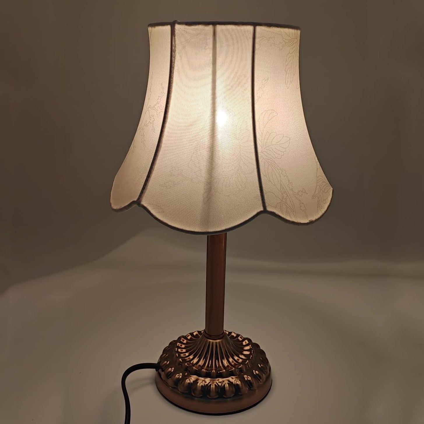 Fabric Hardware Round Bedroom Table Lamp