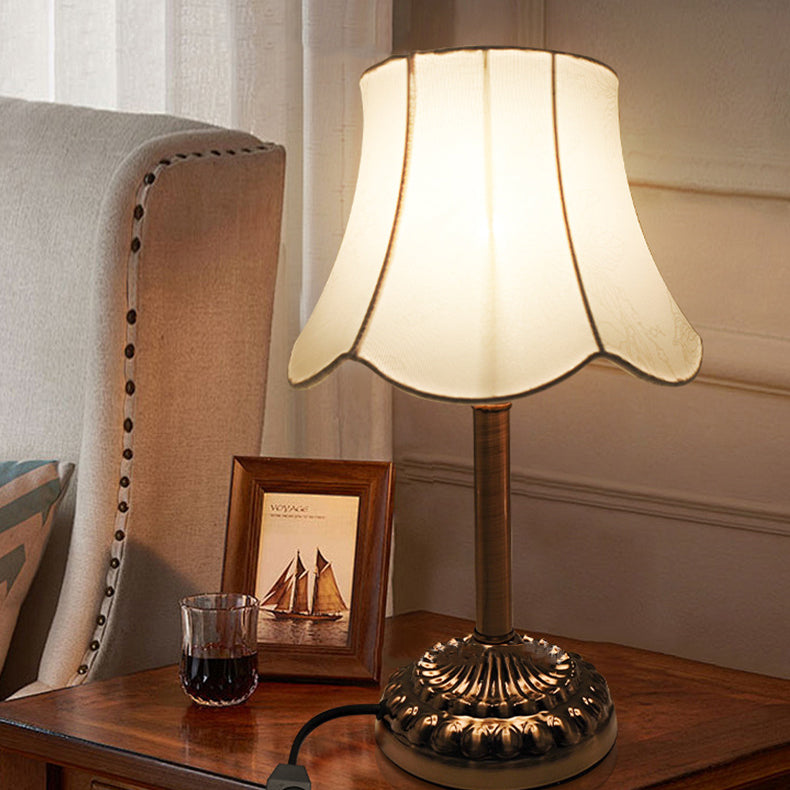 Fabric Hardware Round Bedroom Table Lamp