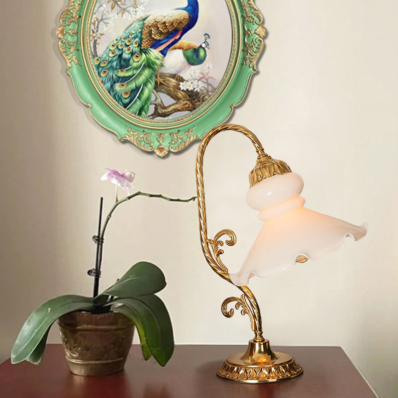 Round Petal Print Carved Table Lamp