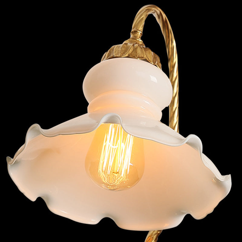 Round Petal Print Carved Table Lamp